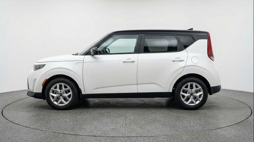 Snow White Pearl 2025 Kia Soul LX