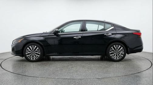 Super Black 2025 Nissan Altima SV FWD