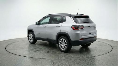 Silver Zynith Metallic Clearcoat 2025 Jeep Compass Limited