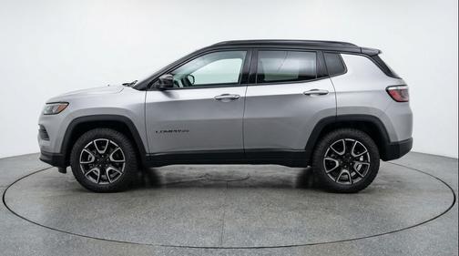 Silver Zynith Metallic Clearcoat 2025 Jeep Compass Trailhawk
