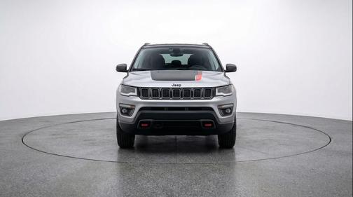 Silver Zynith Metallic Clearcoat 2025 Jeep Compass Trailhawk
