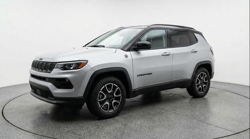 Silver Zynith Metallic Clearcoat 2025 Jeep Compass Trailhawk