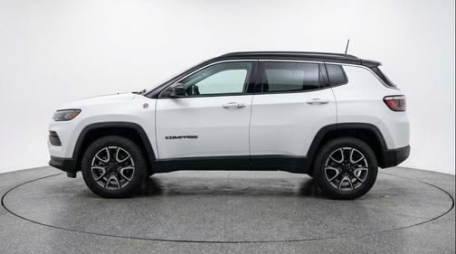 Bright White Clearcoat 2025 Jeep Compass Trailhawk