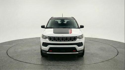 Bright White Clearcoat 2025 Jeep Compass Trailhawk
