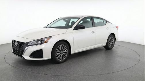 Glacier White 2025 Nissan Altima SV FWD