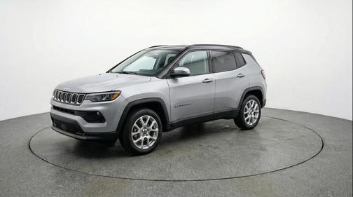 Silver Zynith Metallic Clearcoat 2025 Jeep Compass Limited