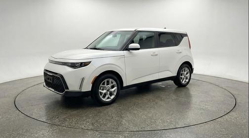 Snow White Pearl 2025 Kia Soul LX