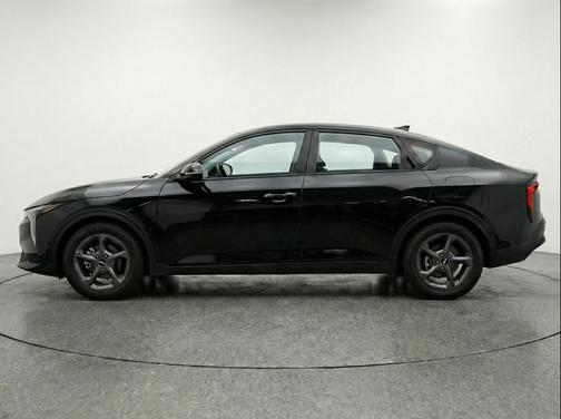 Aurora Black Pearl 2025 Kia K4 LXS