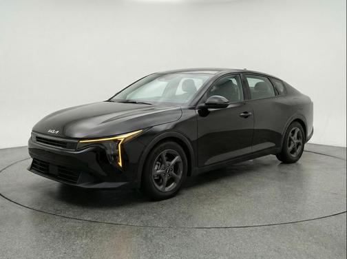 Aurora Black Pearl 2025 Kia K4 LXS