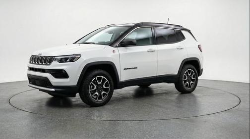 Bright White Clearcoat 2025 Jeep Compass Trailhawk