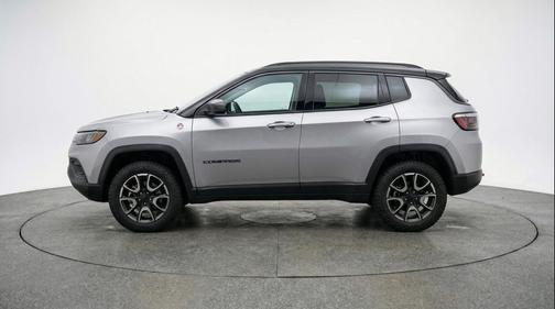 Silver Zynith Metallic Clearcoat 2025 Jeep Compass Trailhawk