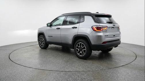 Silver Zynith Metallic Clearcoat 2025 Jeep Compass Trailhawk