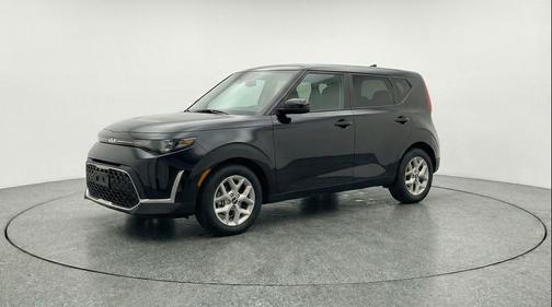 Fusion Black 2025 Kia Soul LX