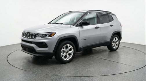 Silver Zynith Metallic Clearcoat 2025 Jeep Compass Latitude
