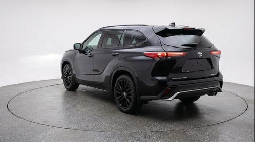 Midnight Black Metallic 2025 Toyota Highlander LE