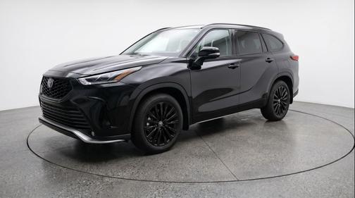 Midnight Black Metallic 2025 Toyota Highlander LE