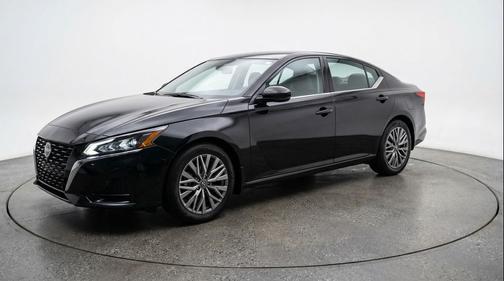 Super Black 2025 Nissan Altima SV FWD