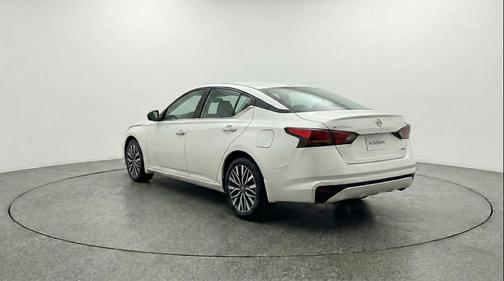 Glacier White 2025 Nissan Altima SV FWD