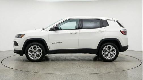 Bright White Clearcoat 2025 Jeep Compass Latitude