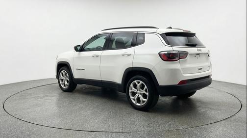 Bright White Clearcoat 2025 Jeep Compass Latitude
