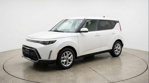 Snow White Pearl 2025 Kia Soul LX