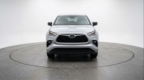 Celestial Silver Metallic 2025 Toyota Highlander LE