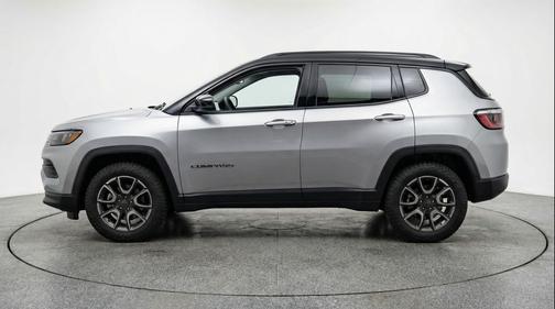 Silver Zynith Metallic Clearcoat 2025 Jeep Compass Trailhawk