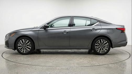 Gun Metallic 2025 Nissan Altima SV FWD