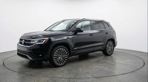 Deep Black Pearl 2025 Volkswagen Taos 1.5T SE