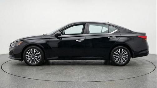 Super Black 2025 Nissan Altima SV FWD