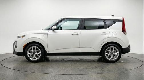 Snow White Pearl 2025 Kia Soul LX