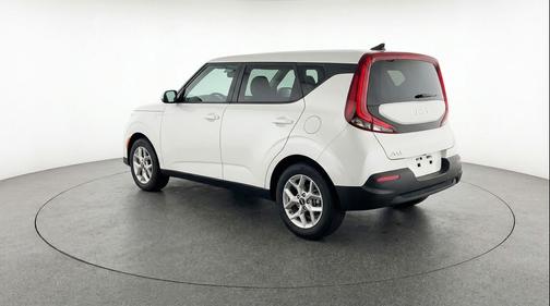 Snow White Pearl 2025 Kia Soul LX