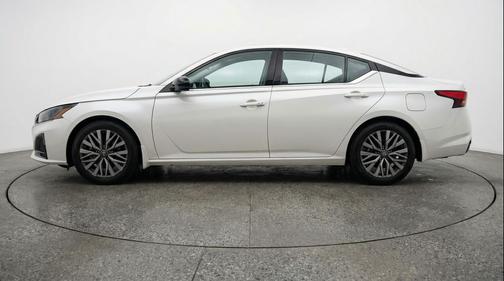 Glacier White 2025 Nissan Altima SV FWD