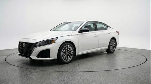 Glacier White 2025 Nissan Altima SV FWD