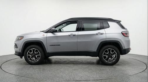 Silver Zynith Metallic Clearcoat 2025 Jeep Compass Trailhawk