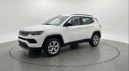 Bright White Clearcoat 2025 Jeep Compass Latitude