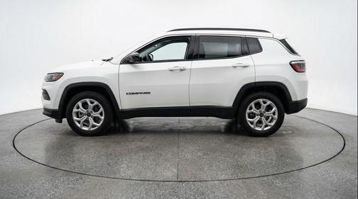 Bright White Clearcoat 2025 Jeep Compass Latitude