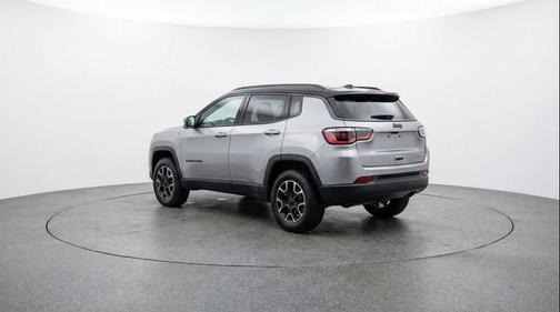 Silver Zynith Metallic Clearcoat 2025 Jeep Compass Trailhawk