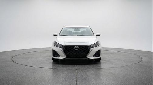 Glacier White 2025 Nissan Altima SV FWD