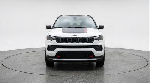 Bright White Clearcoat 2025 Jeep Compass Trailhawk