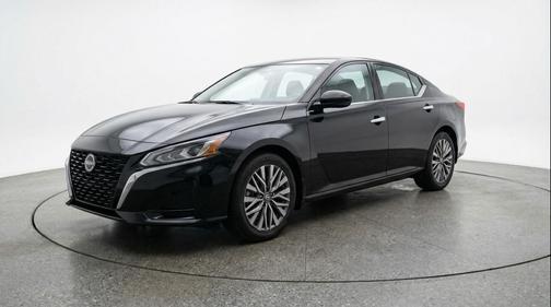 Super Black 2025 Nissan Altima SV FWD