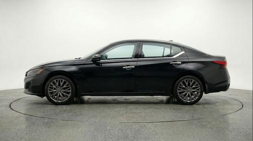 Super Black 2025 Nissan Altima SV FWD