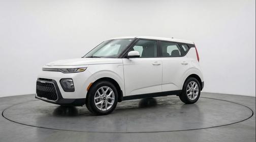 Snow White Pearl 2025 Kia Soul LX