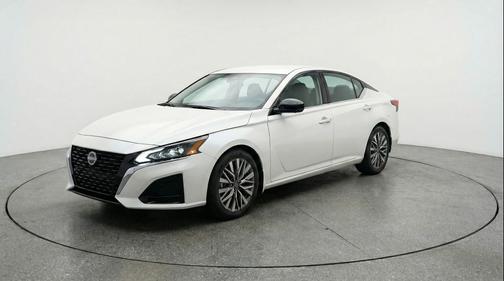Glacier White 2025 Nissan Altima SV FWD