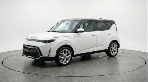 Snow White Pearl 2025 Kia Soul LX