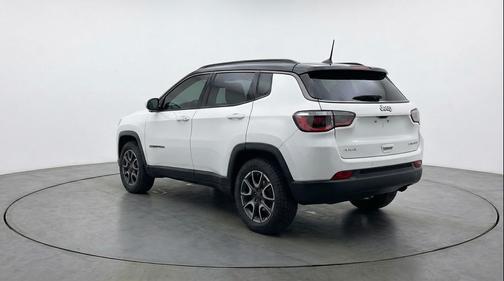 Bright White Clearcoat 2025 Jeep Compass Trailhawk