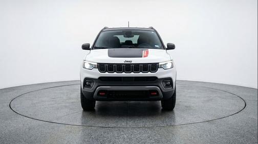 Bright White Clearcoat 2025 Jeep Compass Trailhawk