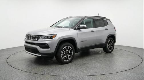 Silver Zynith Metallic Clearcoat 2025 Jeep Compass Trailhawk