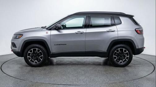 Silver Zynith Metallic Clearcoat 2025 Jeep Compass Trailhawk