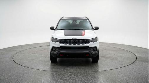 Bright White Clearcoat 2025 Jeep Compass Trailhawk